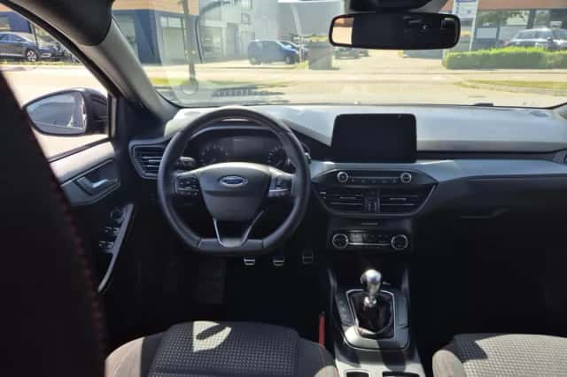 Ford Focus (2023) thumbnail 3
