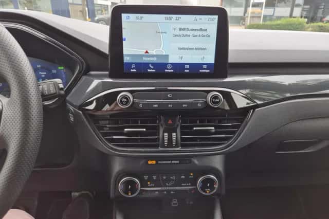 Ford Kuga (2023) thumbnail 2