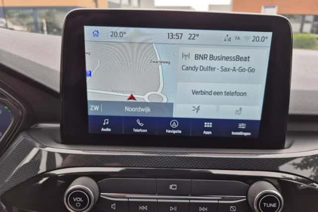 Ford Kuga (2023) thumbnail 3