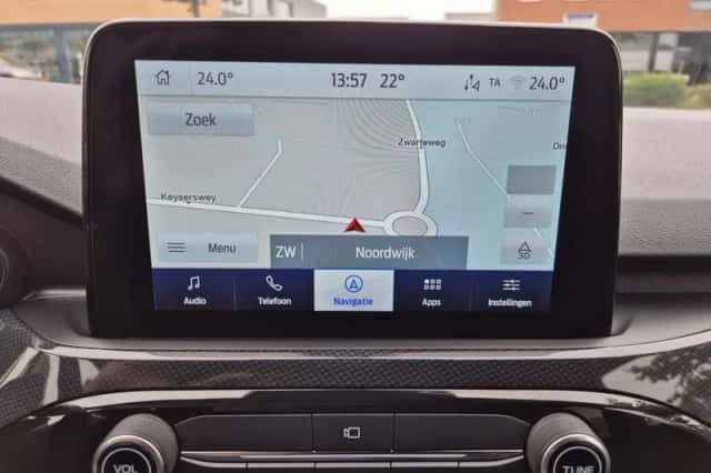 Ford Kuga (2023) thumbnail 4