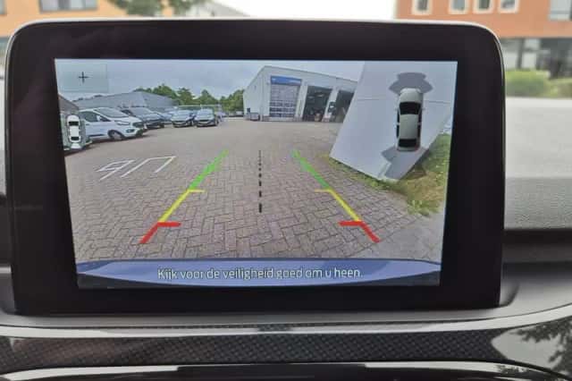 Ford Kuga (2023) thumbnail 5