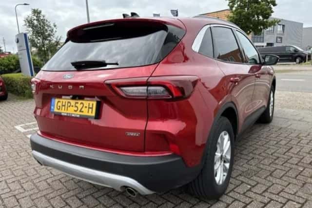Ford Kuga (2024) thumbnail 2
