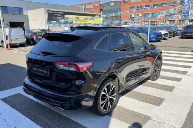 Ford Kuga (2023) thumbnail 2