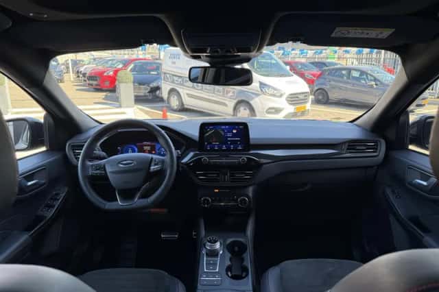 Ford Kuga (2023) thumbnail 3