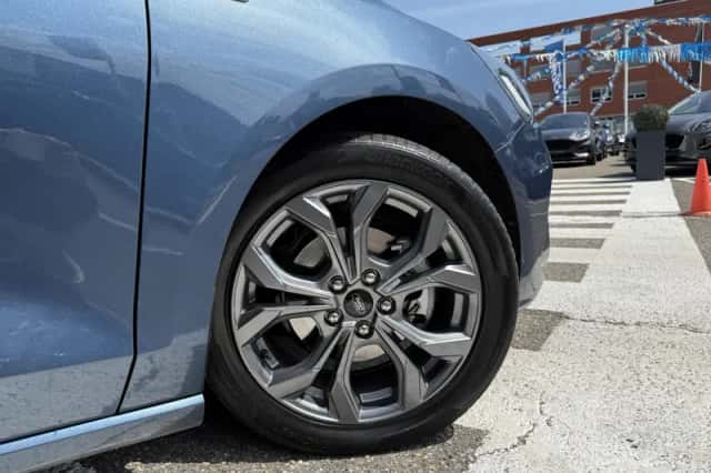 Ford Focus (2025) thumbnail 5