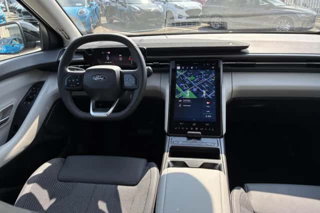 Ford Explorer (2026) thumbnail 3