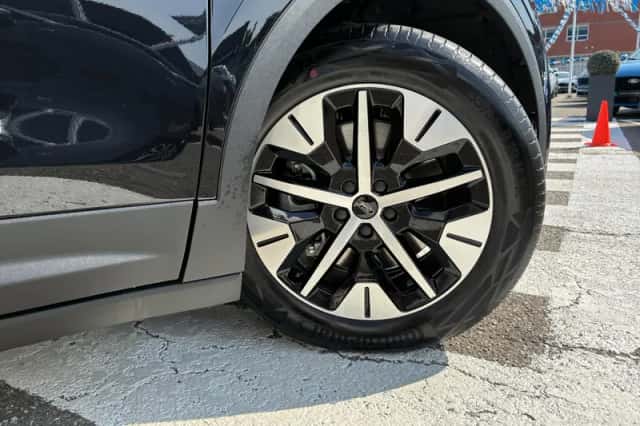 Ford Explorer (2026) thumbnail 5