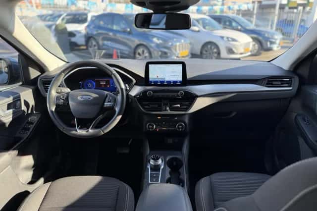 Ford Kuga (2022) thumbnail 2