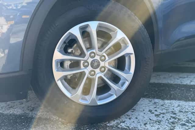 Ford Kuga (2022) thumbnail 4