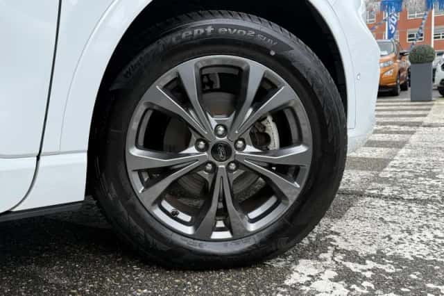 Ford Kuga (2023) thumbnail 5