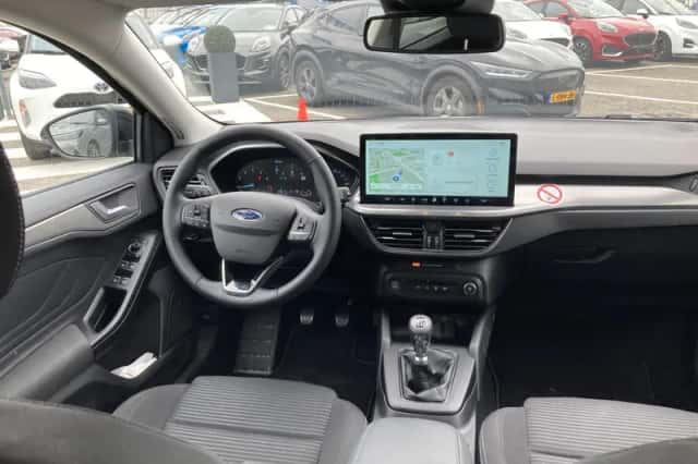 Ford Focus (2025) thumbnail 3