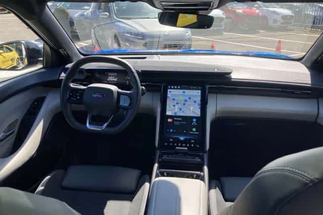 Ford Explorer (2024) thumbnail 3