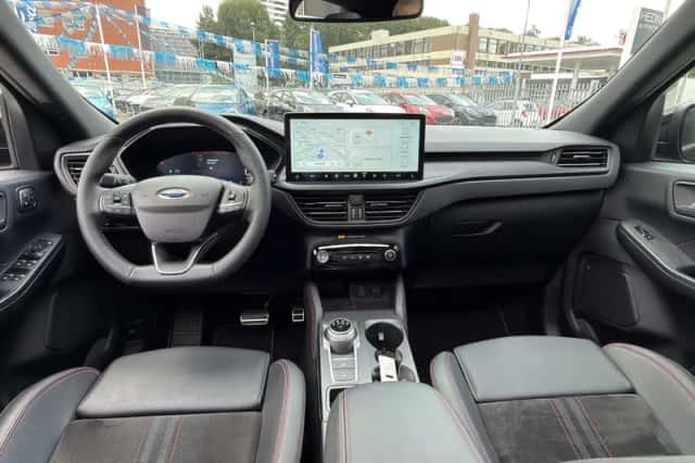 Ford Kuga (2024) thumbnail 3