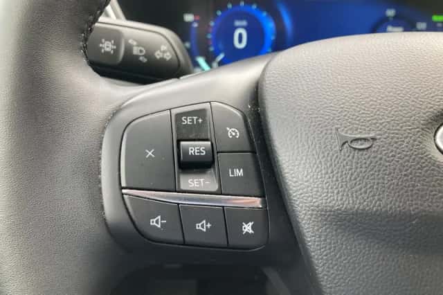 Ford Kuga (2023) thumbnail 16