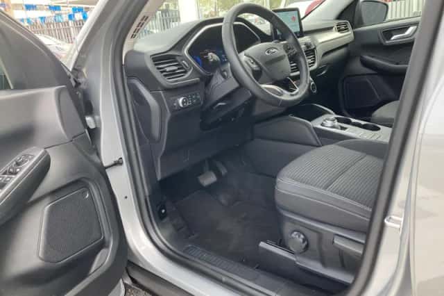 Ford Kuga (2023) thumbnail 18