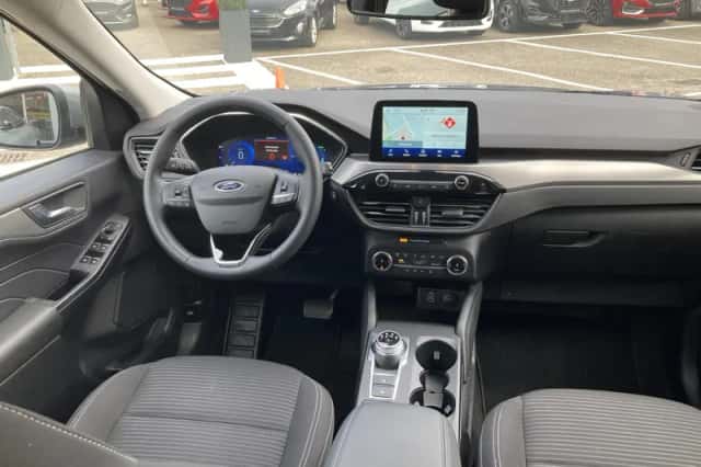Ford Kuga (2023) thumbnail 3