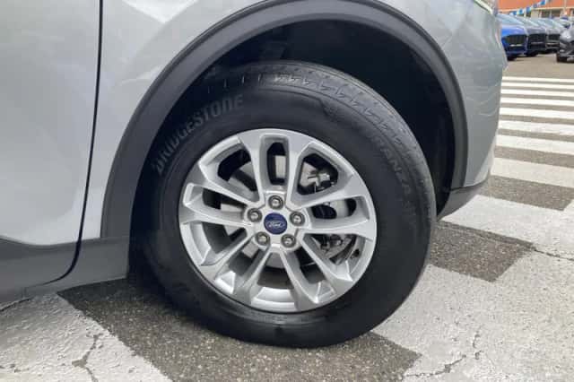 Ford Kuga (2023) thumbnail 5