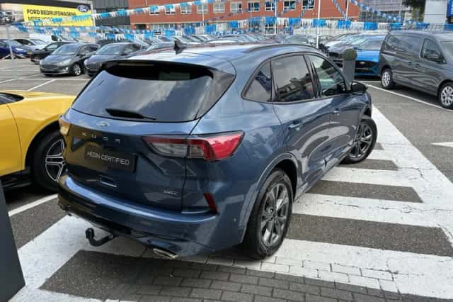 Ford Kuga (2023) thumbnail 2