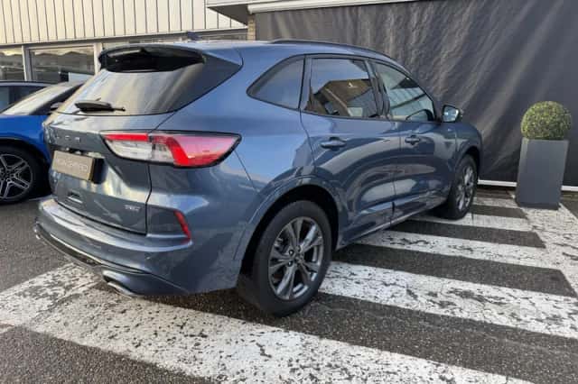 Ford Kuga (2022) thumbnail 2