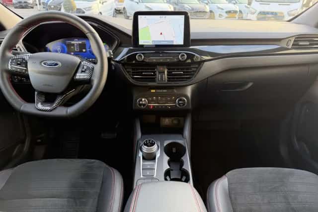 Ford Kuga (2022) thumbnail 3