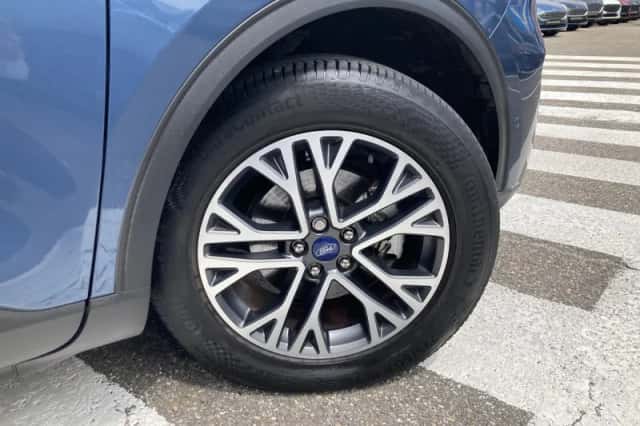 Ford Kuga (2022) thumbnail 3