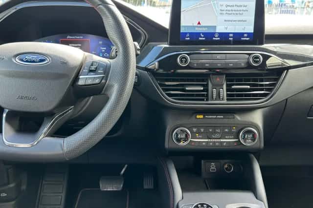 Ford Kuga (2022) thumbnail 4