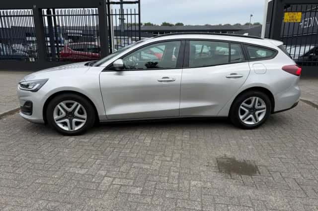 Ford Focus (2022) thumbnail 2