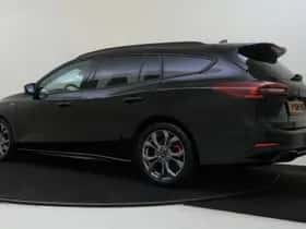 Ford Focus (2022) thumbnail 3