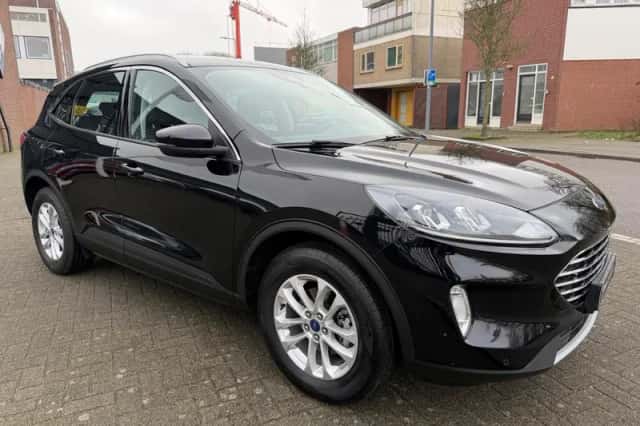 Ford Kuga (2021) thumbnail 2
