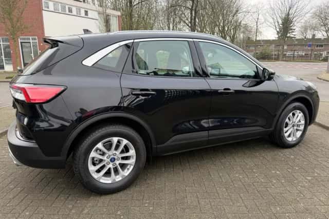 Ford Kuga (2021) thumbnail 4