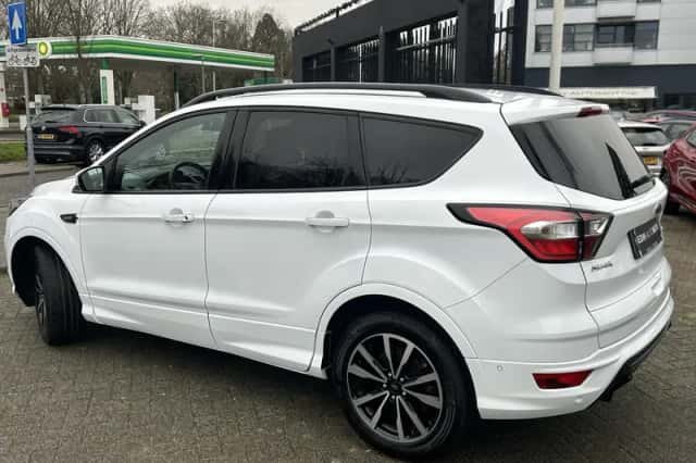 Ford Kuga (2018) thumbnail 3