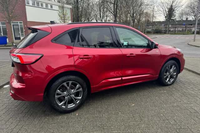 Ford Kuga (2021) thumbnail 3
