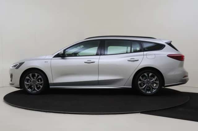 Ford Focus (2023) thumbnail 3