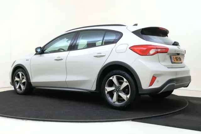 Ford Focus (2021) thumbnail 3