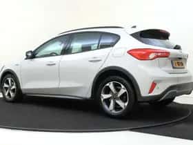 Ford Focus (2021) thumbnail 3