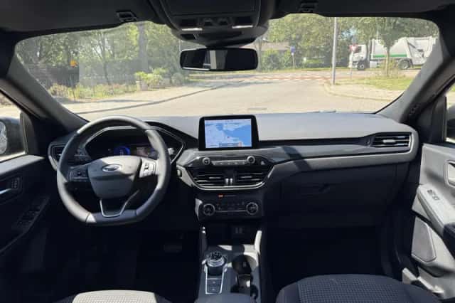 Ford Kuga (2021) thumbnail 3
