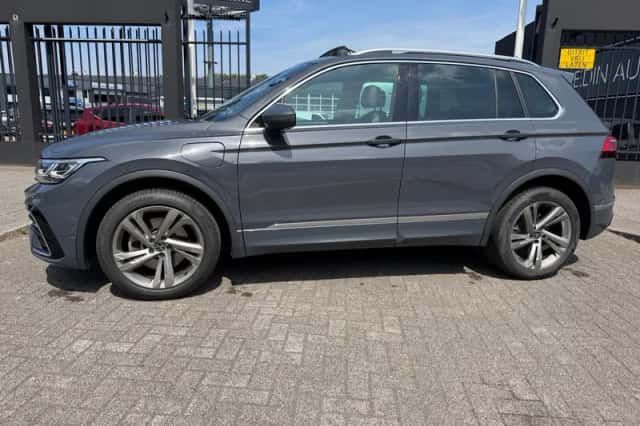 Volkswagen Tiguan (2023) thumbnail 2