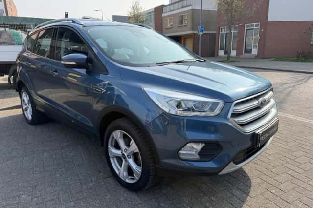 Ford Kuga (2019) thumbnail 3