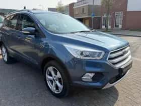 Ford Kuga (2019) thumbnail 3