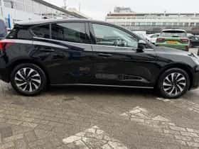 Ford Focus (2022) thumbnail 3