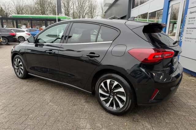 Ford Focus (2022) thumbnail 4