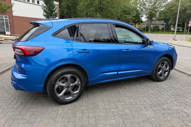 Ford Kuga (2025) thumbnail 3