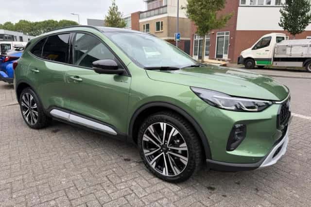 Ford Kuga (2024) thumbnail 3