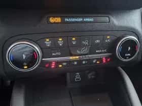 Ford Kuga (2023) thumbnail 3