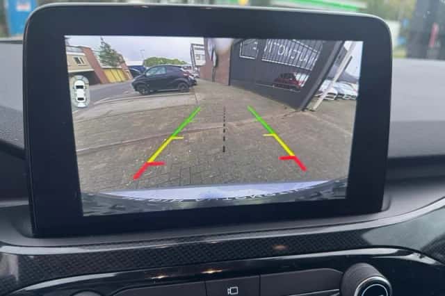 Ford Kuga (2023) thumbnail 4