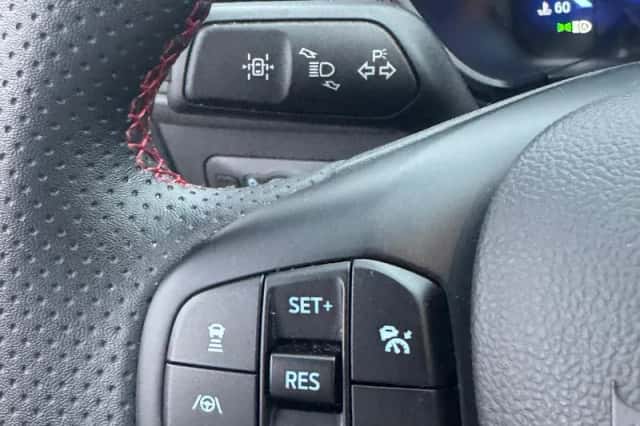 Ford Kuga (2023) thumbnail 6