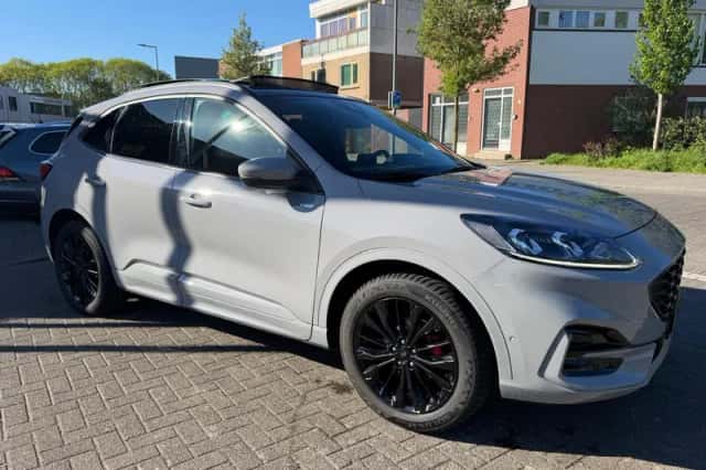 Ford Kuga (2024) thumbnail 2