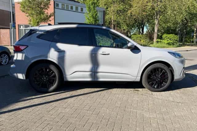 Ford Kuga (2024) thumbnail 3