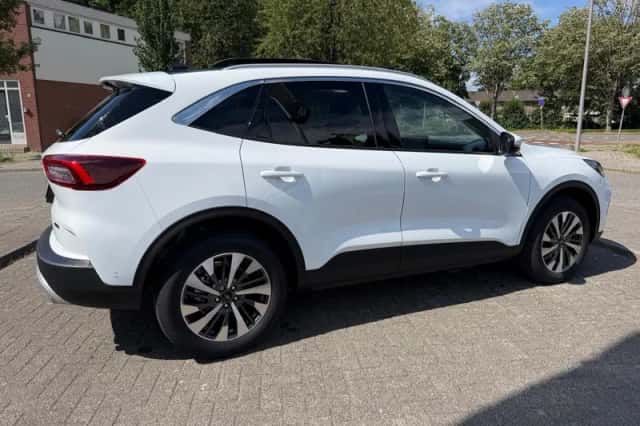 Ford Kuga (2025) thumbnail 4