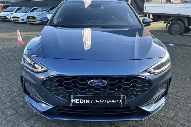 Ford Focus (2022) thumbnail 2